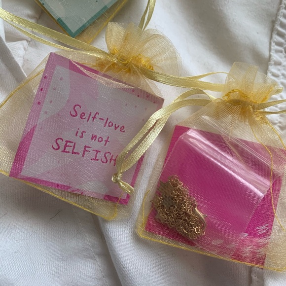 HP ✰ Dainty gold star choker necklace - Picture 2 of 8